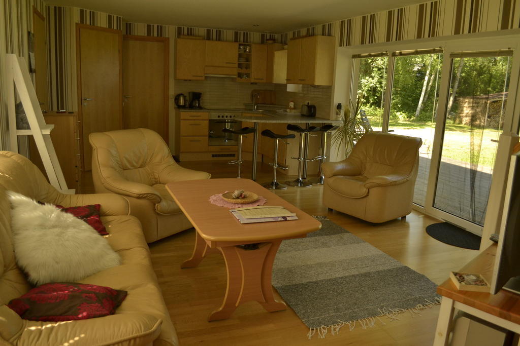 Mere Holiday House Salme Zimmer foto