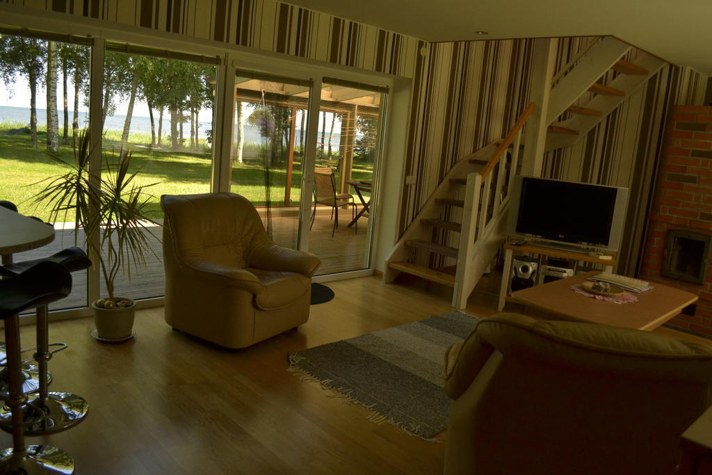 Mere Holiday House Salme Zimmer foto