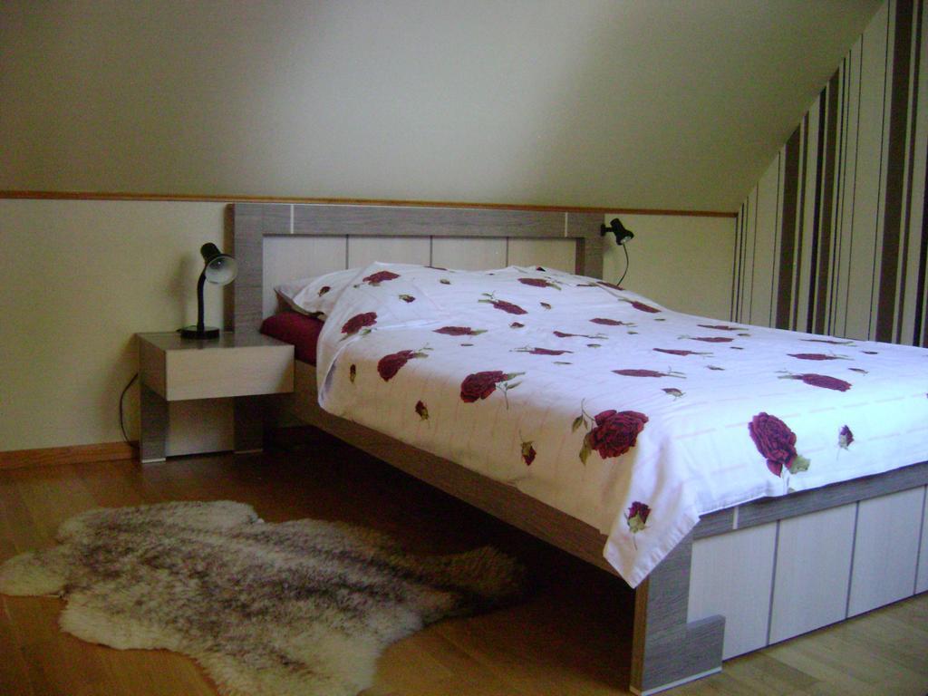 Mere Holiday House Salme Exterior foto